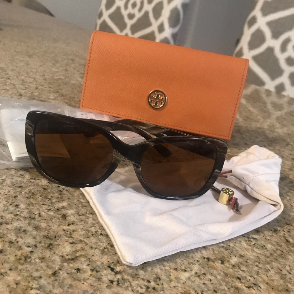 Tory Burch Tortoise Shell Sunglasses 🕶